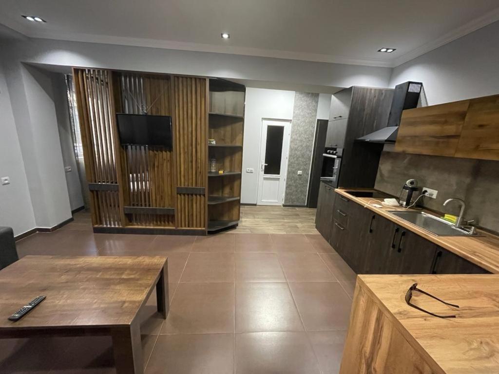 One Central Apartment Erivan Exterior foto